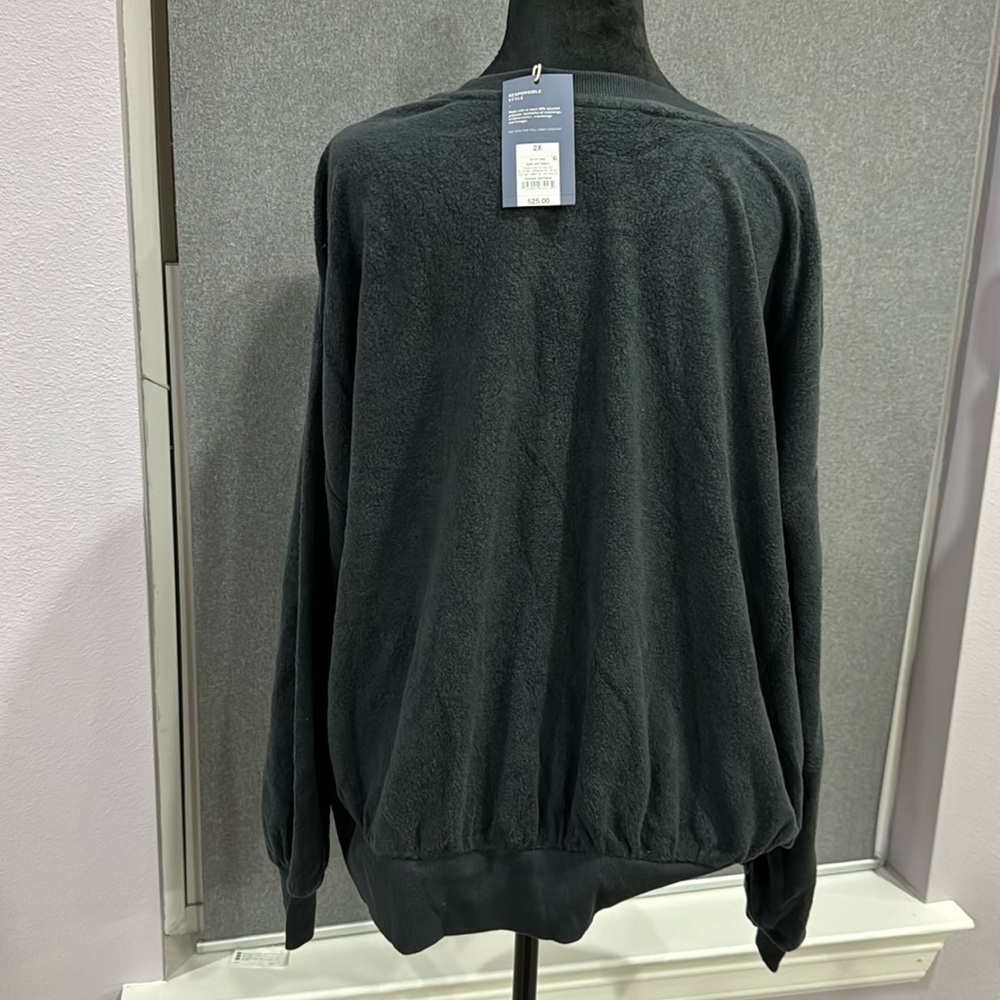 Pullover sweater - Picture 2 of 2